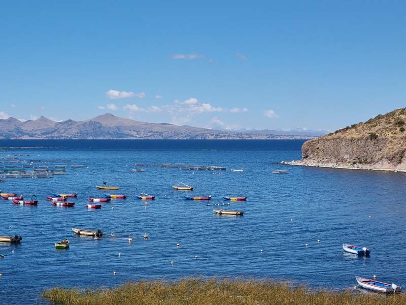 Bateaux sur le lac Titicaca