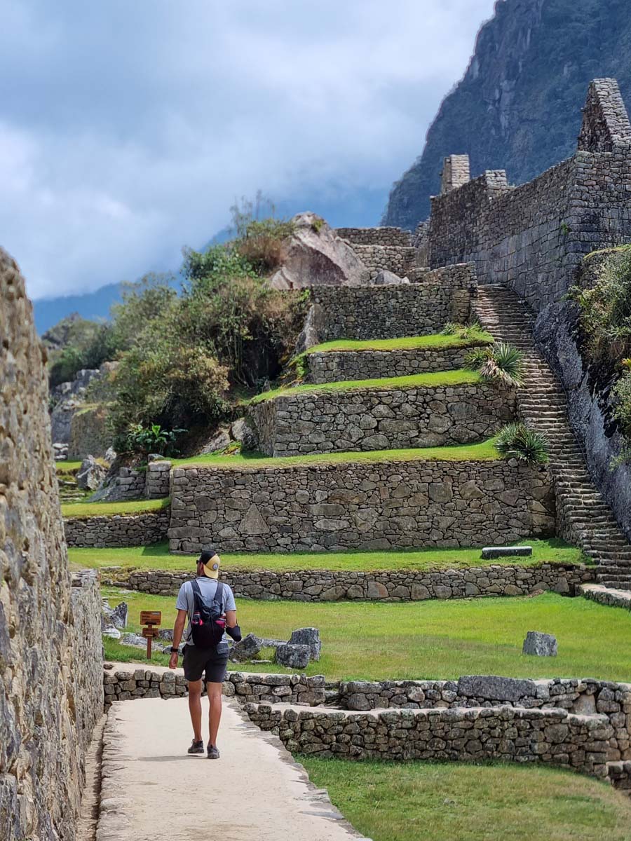 H12: Aguas Calientes -> Machupicchu -> Hidroeléctrica